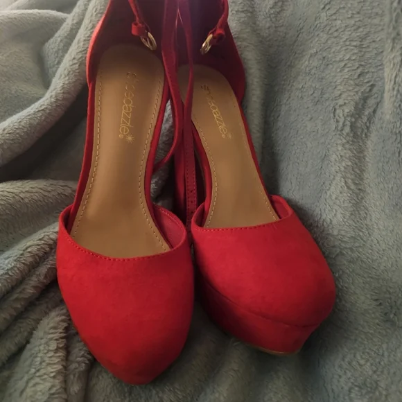 Shoe Dazzle Women's Red Platform Heels - Picture 1 of 15